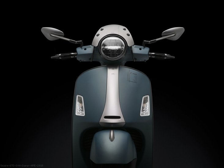 Front Plate Steering Cover by Rizoma Vespa / GTS 300 Super HPE / 2018