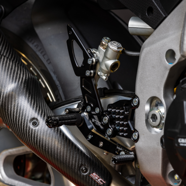 Aprilia / RSV4 1100 Factory / 2023