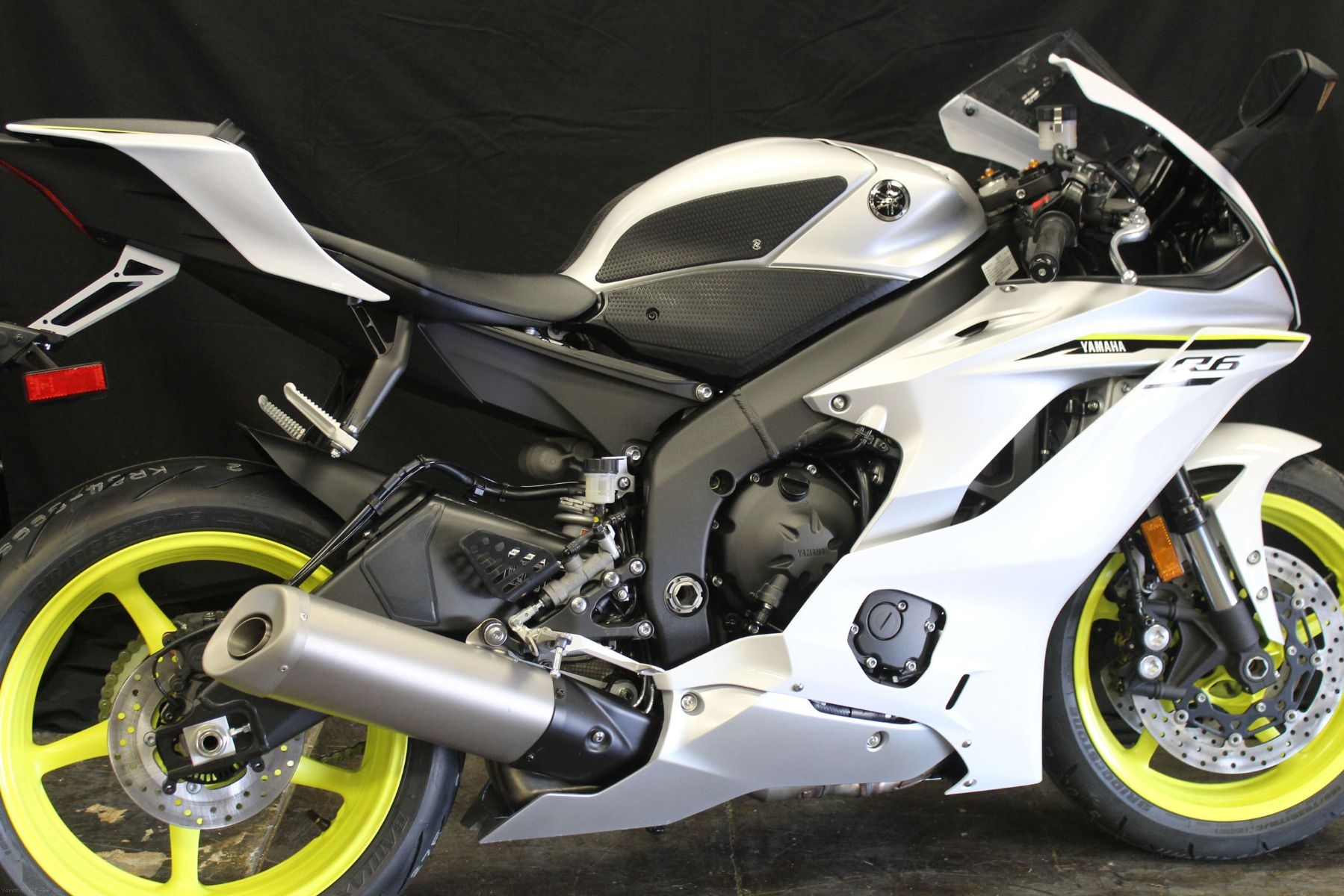 Snake Skin Tank Grip Pads by TechSpec Yamaha YZF R6 2020 62