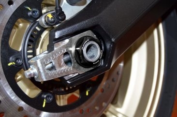 Rear Wheel Axle Nut by Ducabike Ducati / Monster 696 / 2010
