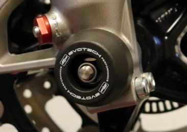 Front Fork Axle Sliders by Evotech Performance Triumph / Speed Triple R / 2017