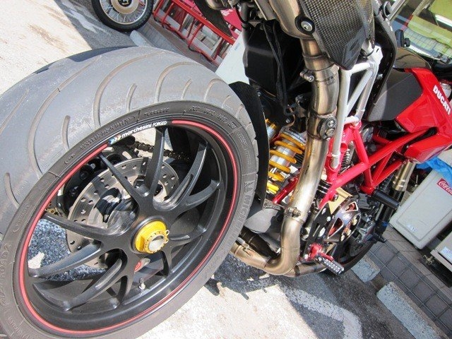 Rear Wheel Axle Nut by Ducabike Ducati / Hypermotard 1100 S / 2007