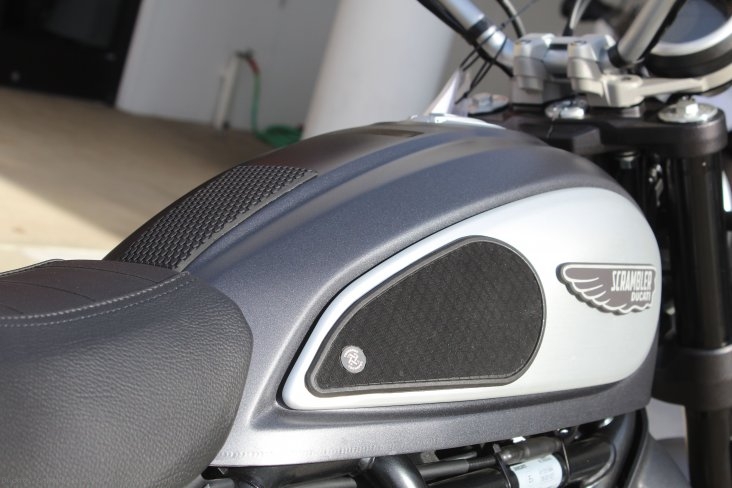 TechSpec XLine Tank Grip Pad Set Ducati / Scrambler 800 Cafe Racer / 2019