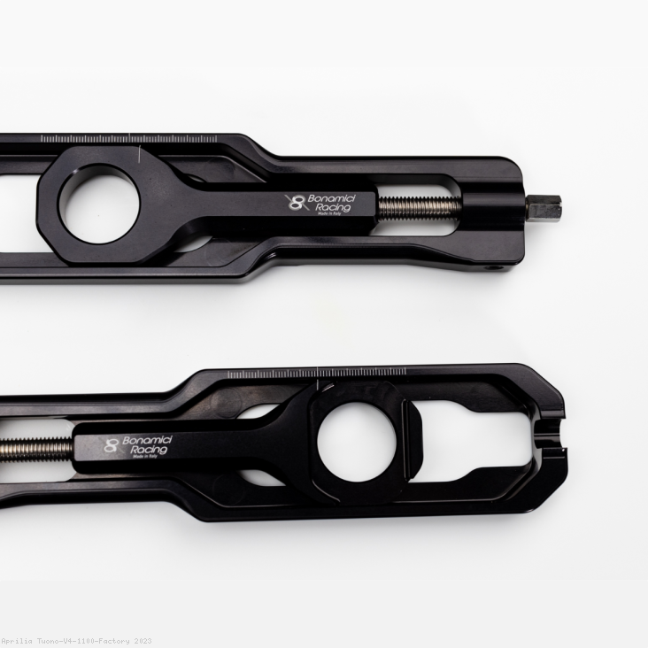  Aprilia / Tuono V4 1100 Factory / 2023