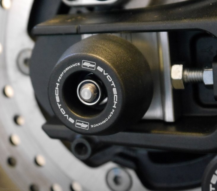 Rear Axle Sliders by Evotech Performance Yamaha / FZ-09 / 2016